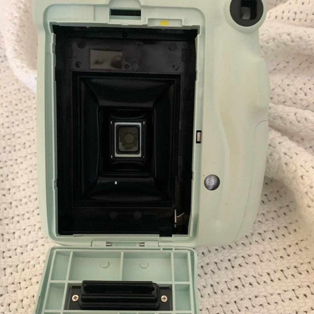 Instax Mini11 by Fujifilm